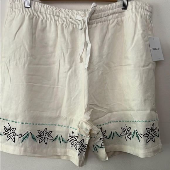 Forever 21 Other - Forever 21 Men’s Cream and Green Bermudas Shorts with Botanical Trim 2XL